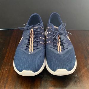 Women’s Nike Tennis Shoes